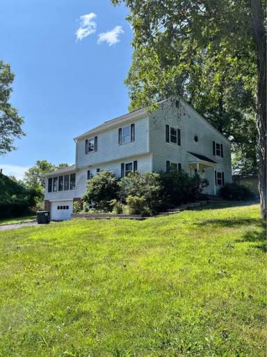 Main picture of 1 Dogwood Dr