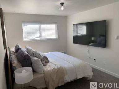 Main picture of 4900 74th Pl NE