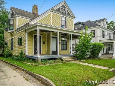 Main picture of 832 Wealthy St SE