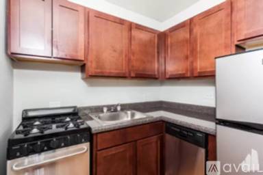 Main picture of 815-23 W Cornelia Ave