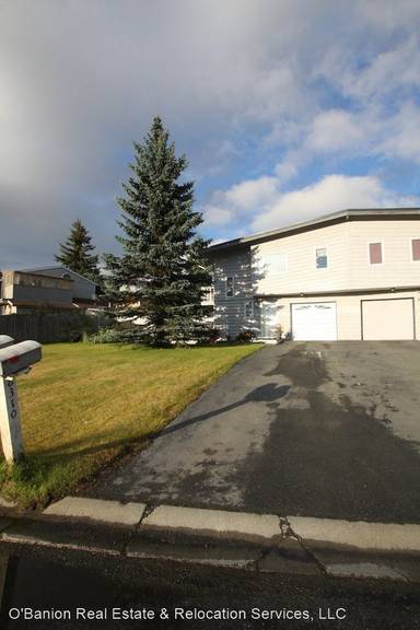Main picture of 8320 Country Woods Dr