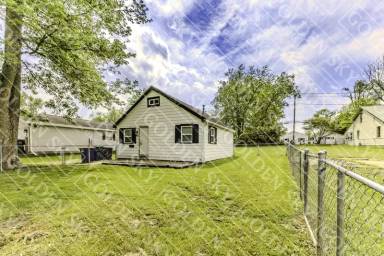 Main picture of 2501 N Buckles St