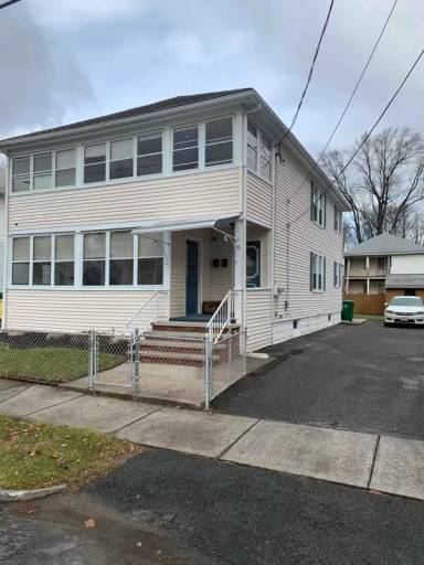 Main picture of 50 Beverly St
