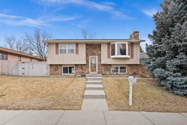 Main picture of 2261 W 43rd St