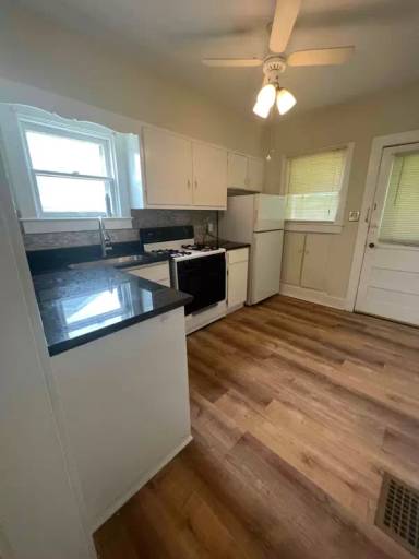 Main picture of 1745 Deer Ln