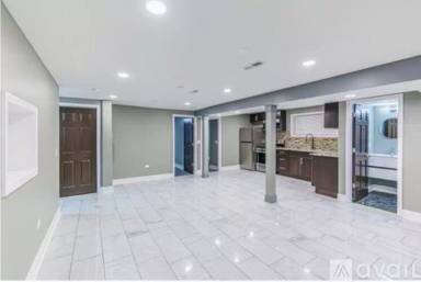 Main picture of 6323 N Francisco Ave