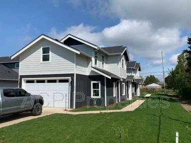 Main picture of 616 E St