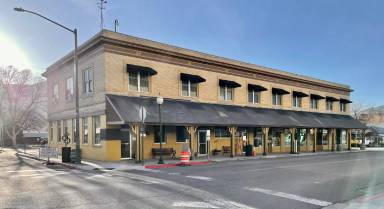 Main picture of 305 Main St