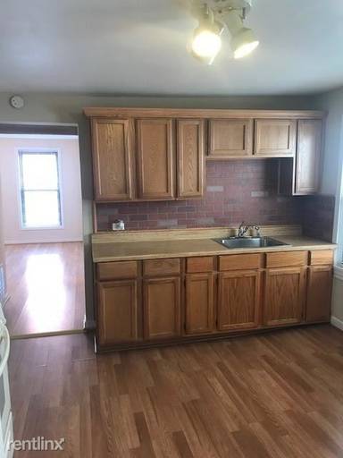 Main picture of 1653 W Superior St