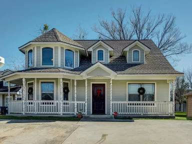 Main picture of 1701 Boardwalk Ct
