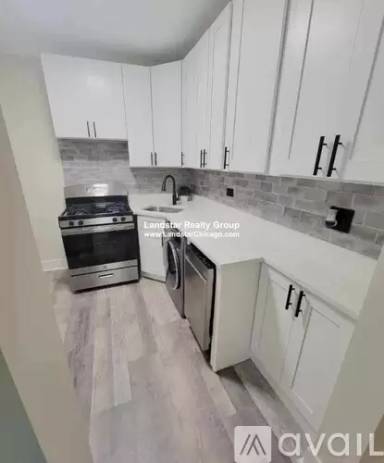 Main picture of 3701 N Hoyne Ave Apartments