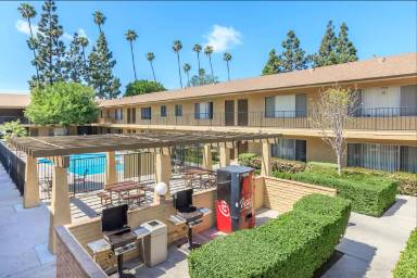 Main picture of 1220 S Palm Way