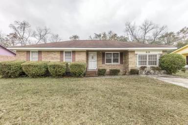 Main picture of 80 Dogwood Cir