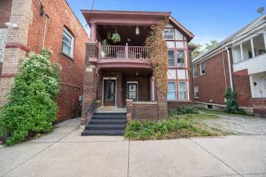 Main picture of 425 W 8th St
