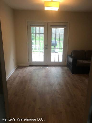 Main picture of 2500 Lisa Dr
