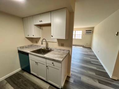 Main picture of 18 N Cherry St