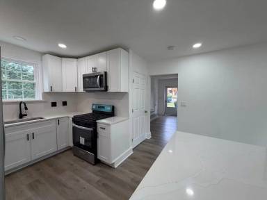 Main picture of 139 Lee Ave NE