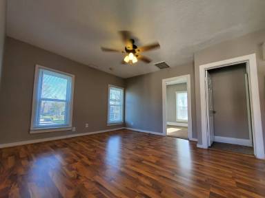 Main picture of 2263 Holdrege St