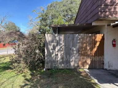 Main picture of 601 NE 28th Ave
