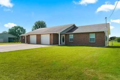 Main picture of 218 Comanche Ln