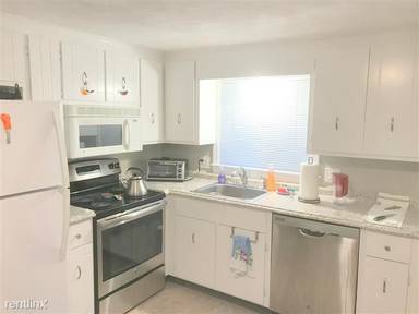 Main picture of 28 Clay St