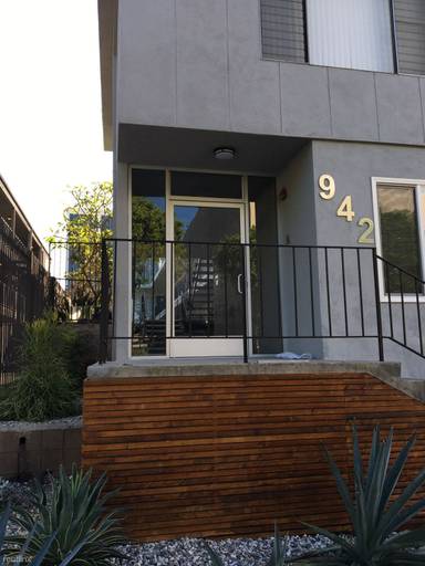 Main picture of 942 S Burlington Ave