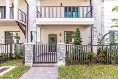 Main picture of 4856 NW 83rd Pkwy