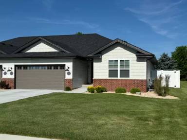Main picture of 823 N Maple St
