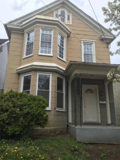 Main picture of 318 W Race St