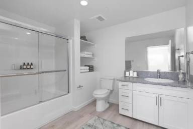 Main picture of 15755 Saticoy St
