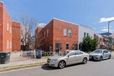 Main picture of 445 20th St NE