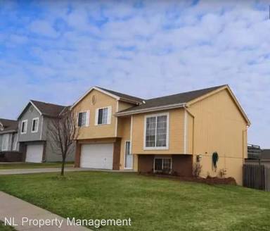 Main picture of 8955 N 81st St