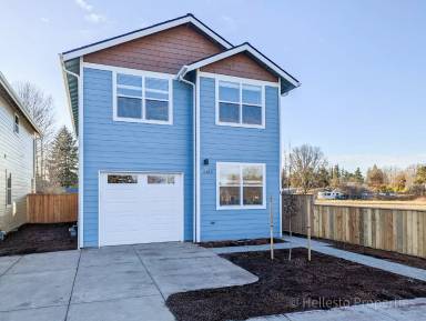 Main picture of 2482 SW Coho St