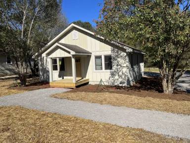 Main picture of 673 E Main St