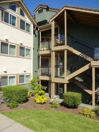 Main picture of Gold Pointe Condominiums