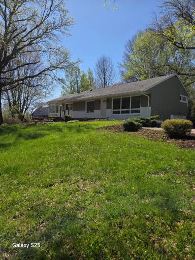 Main picture of 2612 Graceland Rd