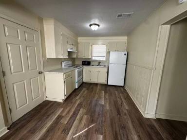 Main picture of 519 E Fifth Ave
