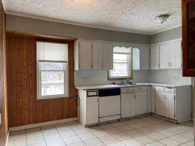 Main picture of 3925 Curtis Ave