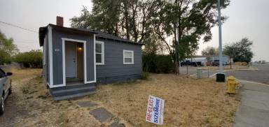 Main picture of 128 W Railroad Ave