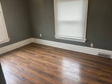 Main picture of 1710 A Ave NE