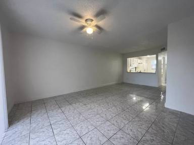 Main picture of 842 NE 209th St