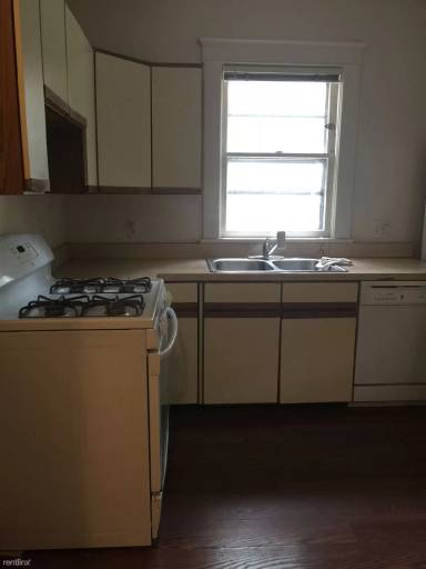 Main picture of 902 Packard St