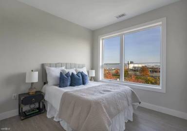 Main picture of 325 Chelsea St