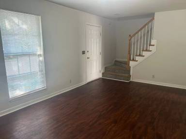 Main picture of 415 Oldham Ave