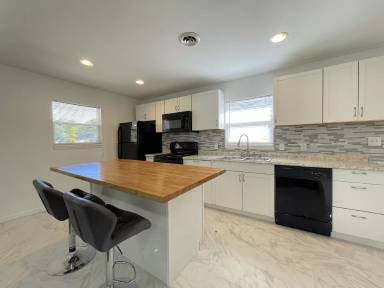 Main picture of 2328 N Arsenal Ave