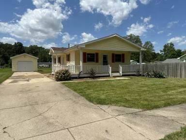 Main picture of 501 S Apple Rd