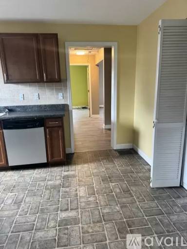 Main picture of 1055 1st Capitol Dr