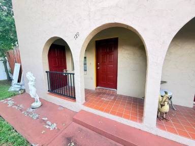 Main picture of 729 Rebecca St