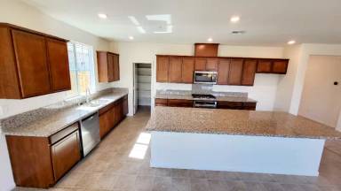 Main picture of 469 Central Pacific St