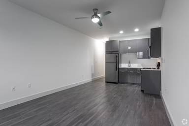 Main picture of 61 W Main St